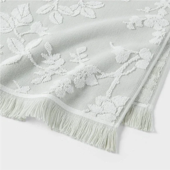 2!!!! THRESHOLD NWT traditional garden floral bath towels -green - Picture 3 of 9